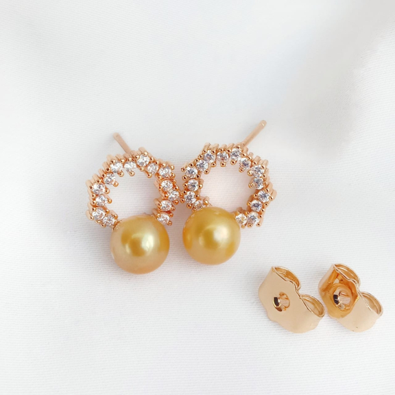 Anting mutiara laut