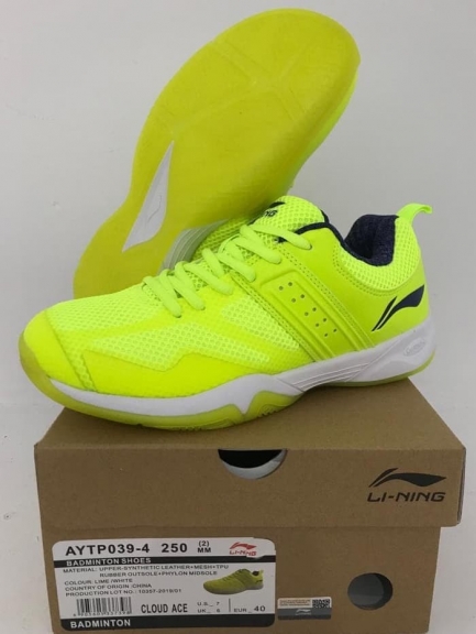 Sepatu deals badminton lining