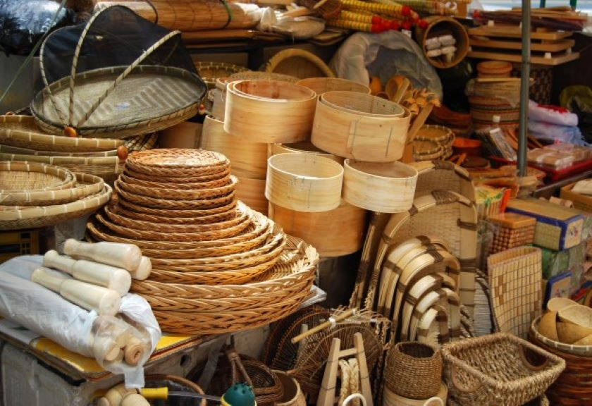 Kerajinan Bambu Di Pantai Wisata Tanjung Pendam Banjir Pesanan