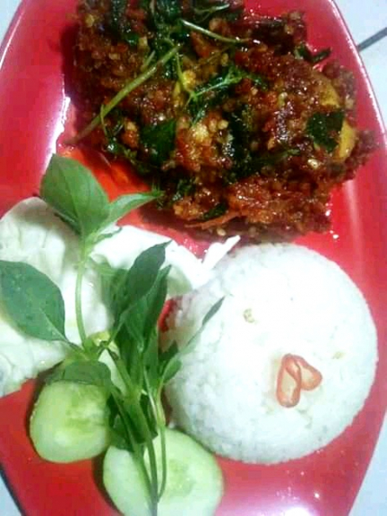 ayam penyet sambel kemangi