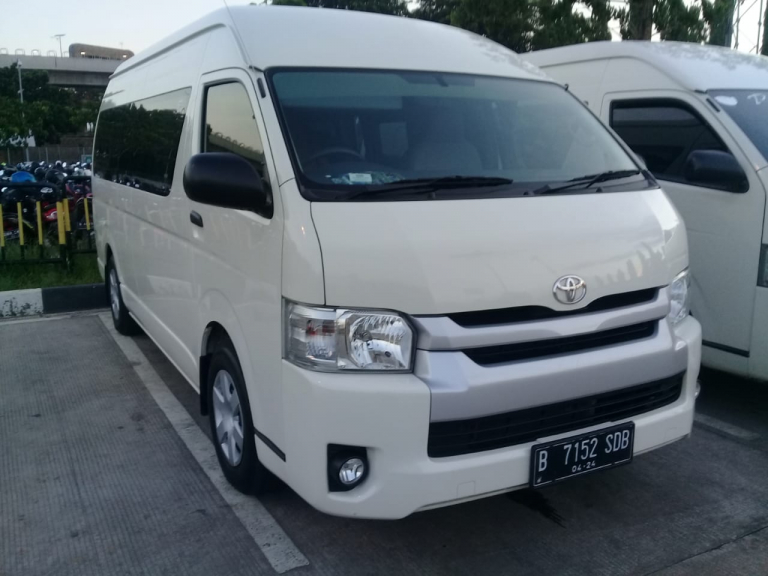 Rental hiace comutter 15seat