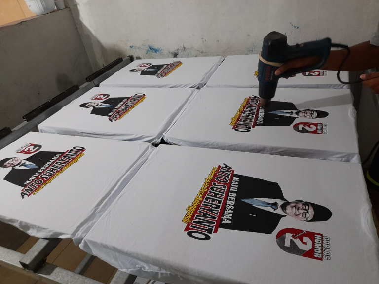 Sablon kaos , switer , dan jaket