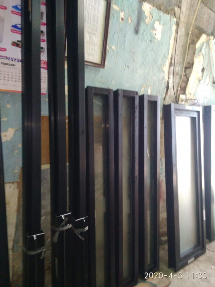 Kusen pintu dan jendela aluminium dan kaca