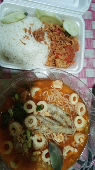 Ayam geprek, seblak, dan minuman