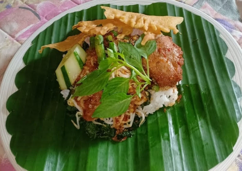 Nasi kuning pecel khas Kediri Bu arul