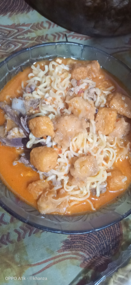 seblak,spageti tulang,telur gulung,rujak,cilor