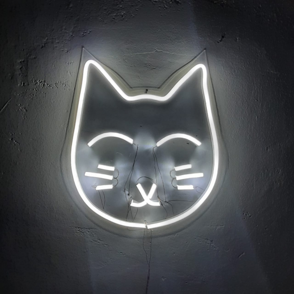 Custom outlet lampu neon