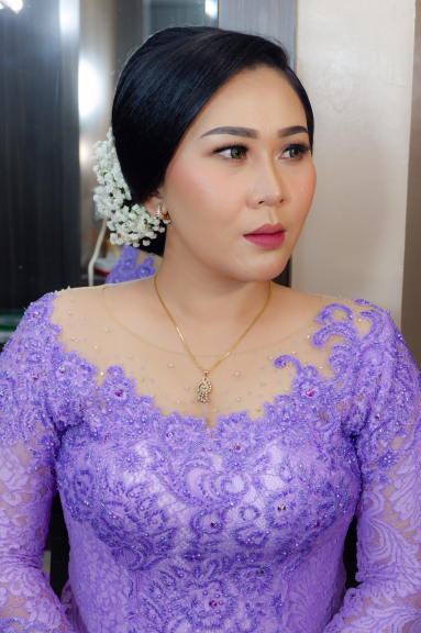 Fenina Pakpahan MakeUp Artist