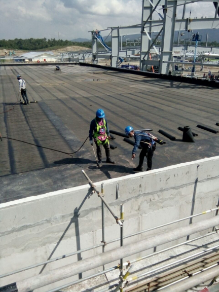 Pemasangan waterproofing membrane