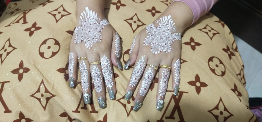 Syahafa_ makeup, Henna and Nailart