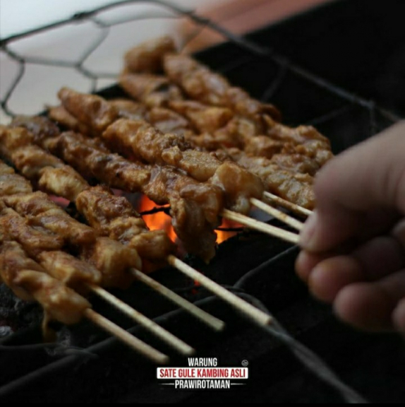 Sate, gule, tongseng, tengkleng, nasi goreng