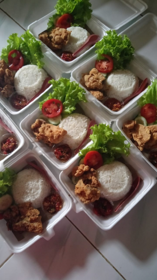 Ayam geprek, ayam bakar, bakso, mie ayam