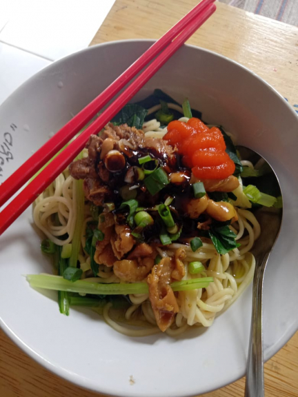 Ayam geprek, ayam bakar, bakso, mie ayam