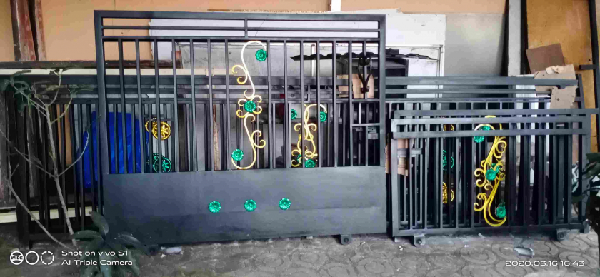 Pagar besi minimalis