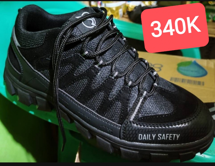 Sepatu safety sneaker 