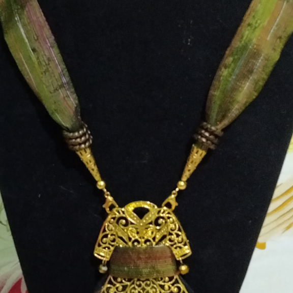 Kalung Sutra 