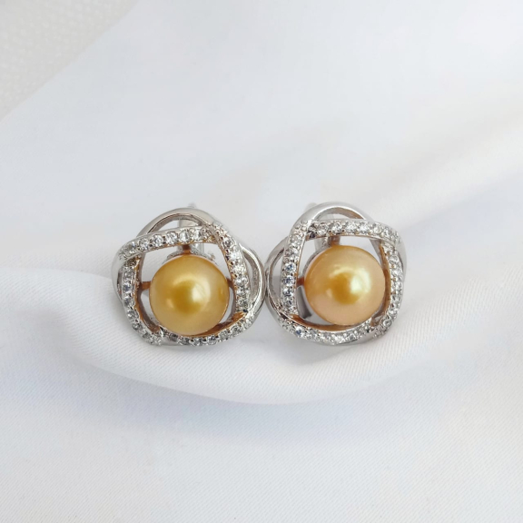 Anting mutiara laut