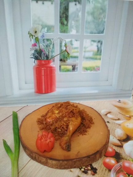 Ayam goreng serundeng lengkuas