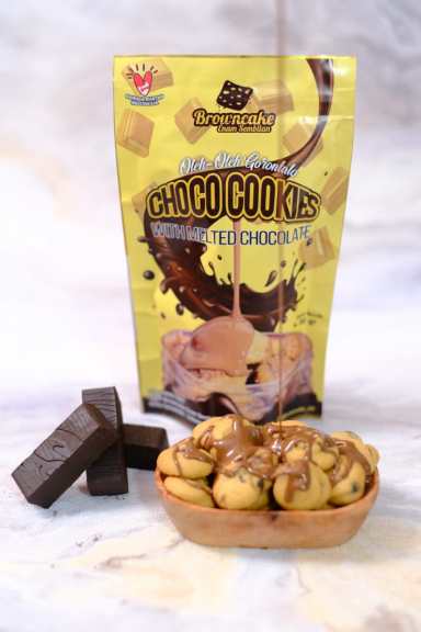 CHOCO COOKIES WITH MELTED CHOCOLATE