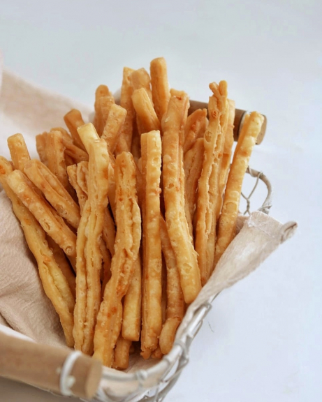 MACIIS Cheese Stick Keju Edam Kemasan Pouch 80g Varian Original Cheese