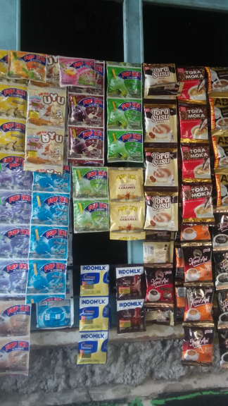 makanan dan minuman warung kopi