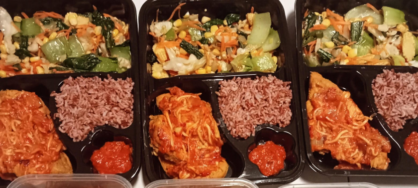 Bento Diet Nasi Merah Ayam Sambel Mangga