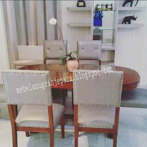 Meja Makan Minimalis