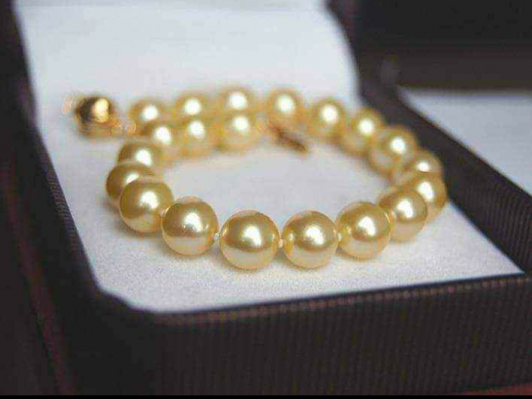 Gelang mutiara laut