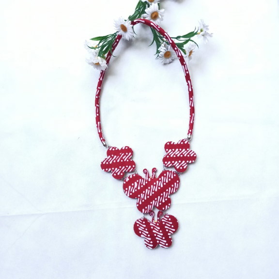 kalung sumbu kupu lilit susun besa