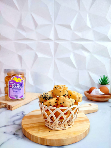 Kembang Goyang Ning Nong varian wijen hitam 