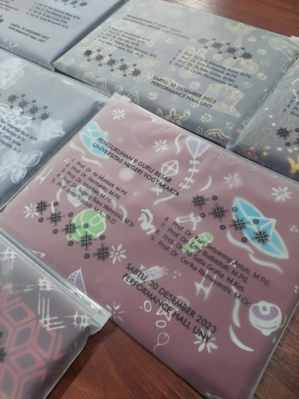 Kain Batik Cap Motif Mainan Anak