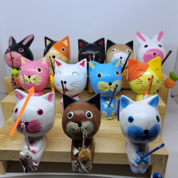 Boneka kayu kucing mancing