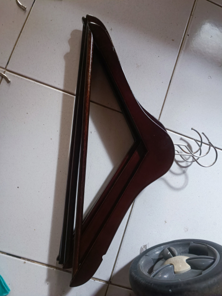 Hanger kayu palangan