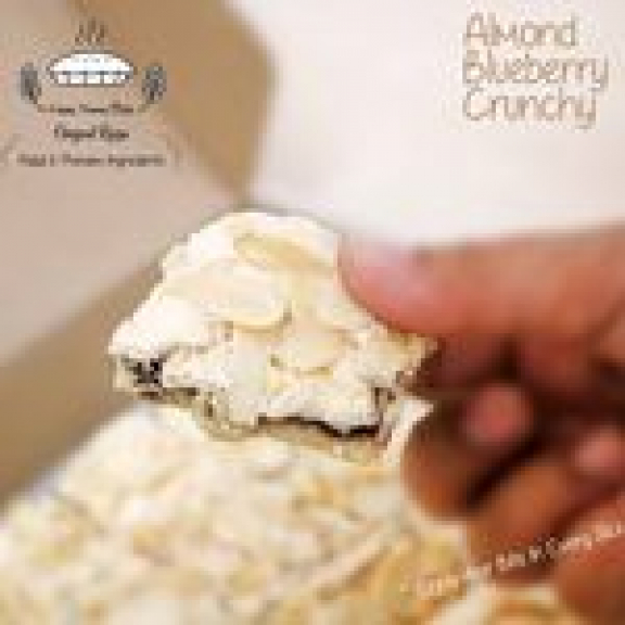 Almond Bluberry Crunchy