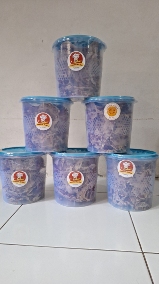 Peyek kacang dan peyek udang rebon