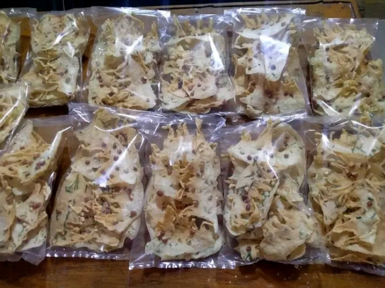 Rempeyek dan keripik