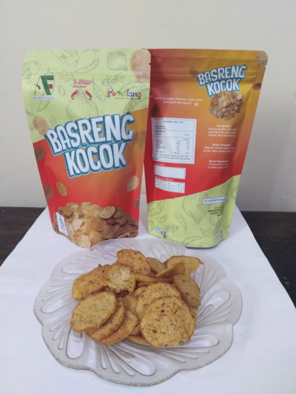 Krupuk sari ikan dan basreng