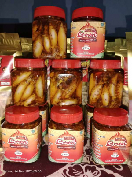 Grombyang Dapoer emen dan sambal Dapoer emen