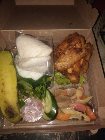 Nasi box paket ayam