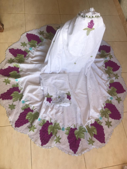 Mukenah dan baju bordir, sulaman, kebaya, dan songket tenunan