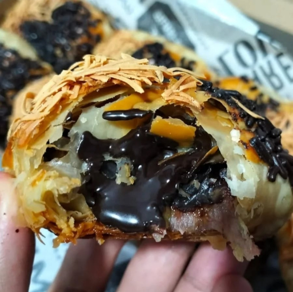 Bolen Pisang coklat keju