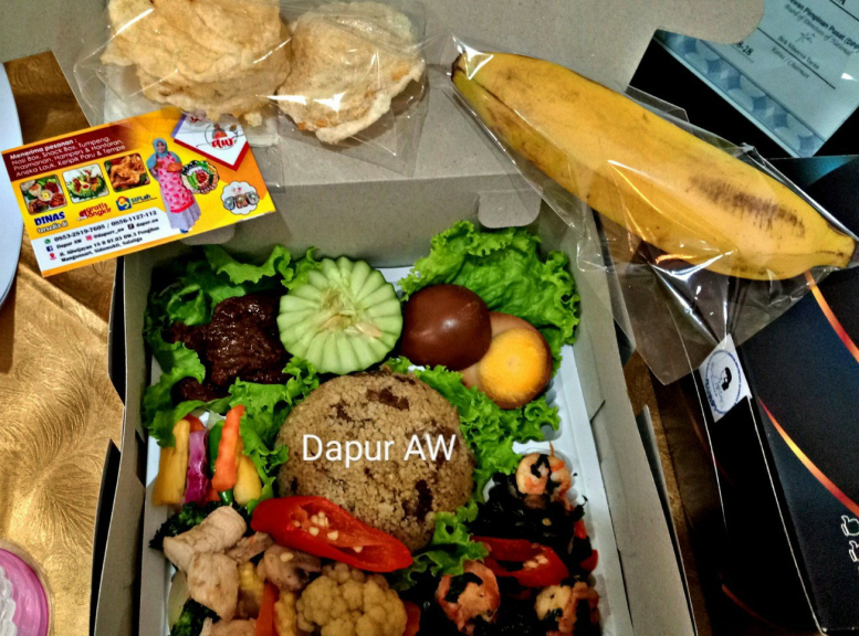 Nasi Box Daging Lapis