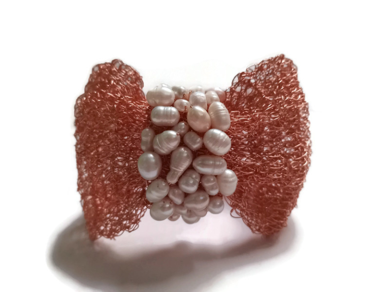 Gelang rajut kawat pita-mutiara