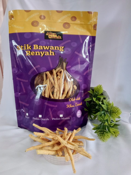 Rempeyek dan stik bawang