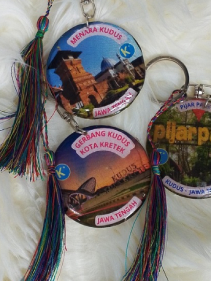 Gantungan kunci akrilik