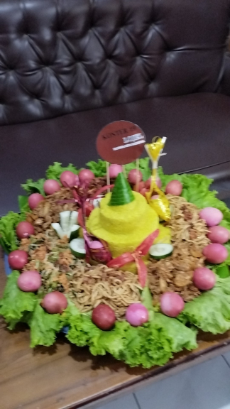 Pempek ayam iris nasi doos dan tumpeng