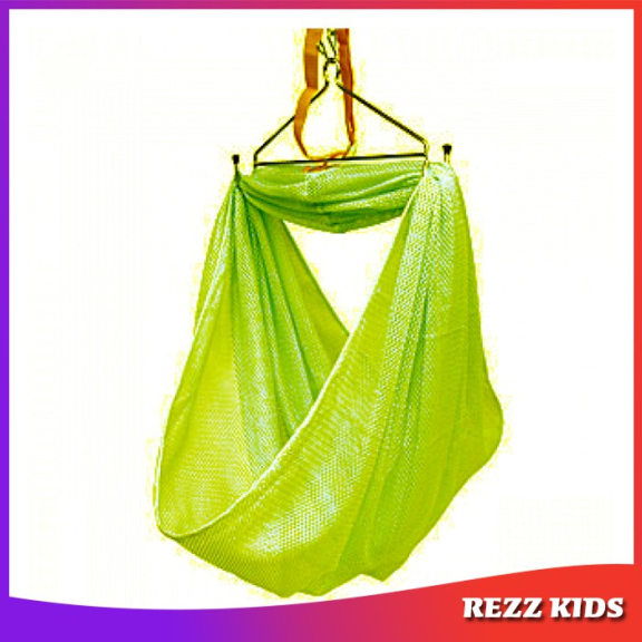 Baju, sepatu, celana, kaus kaki dan gendongan bayi