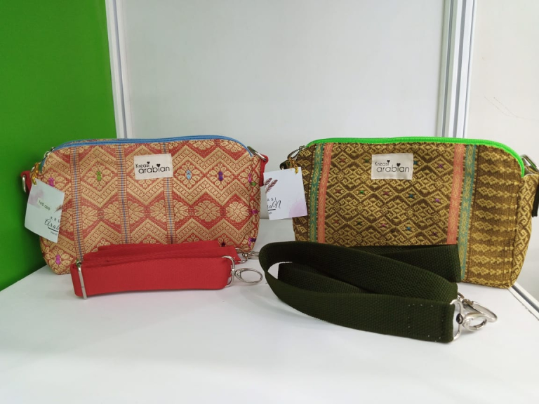 Tas Handmade dan sepatu  lukis 