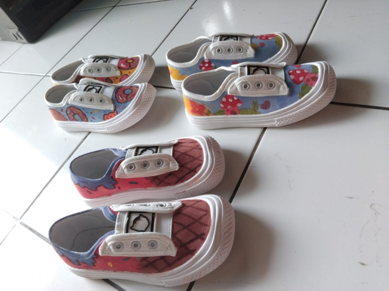 Tas Handmade dan sepatu  lukis 