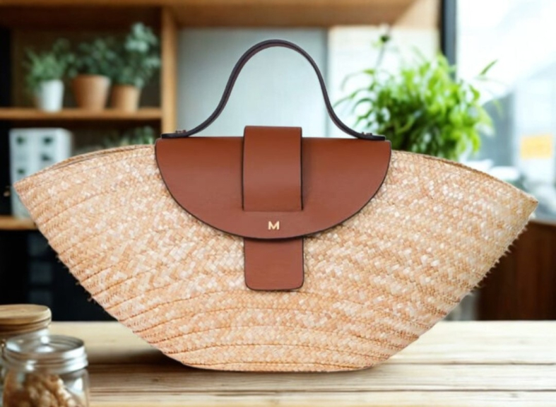 Tas Anyam buatan tangan dari renewable material (tumbuhan)